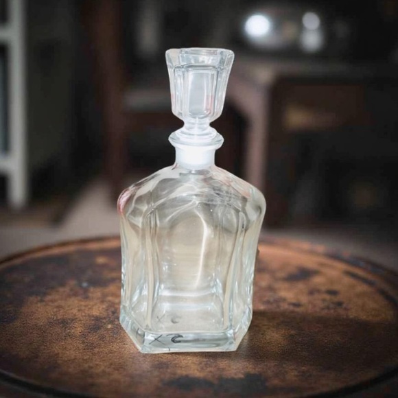 Decanter crystal heavy with stopper Perfect for wine whiskey favorite libations - Picture 9 of 13